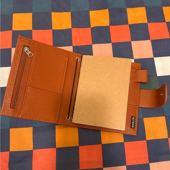 Moterm Companion Traveler's Notebook Cover w/ Back Pocket (Passport, Pebbled) - Picture 3 of 9